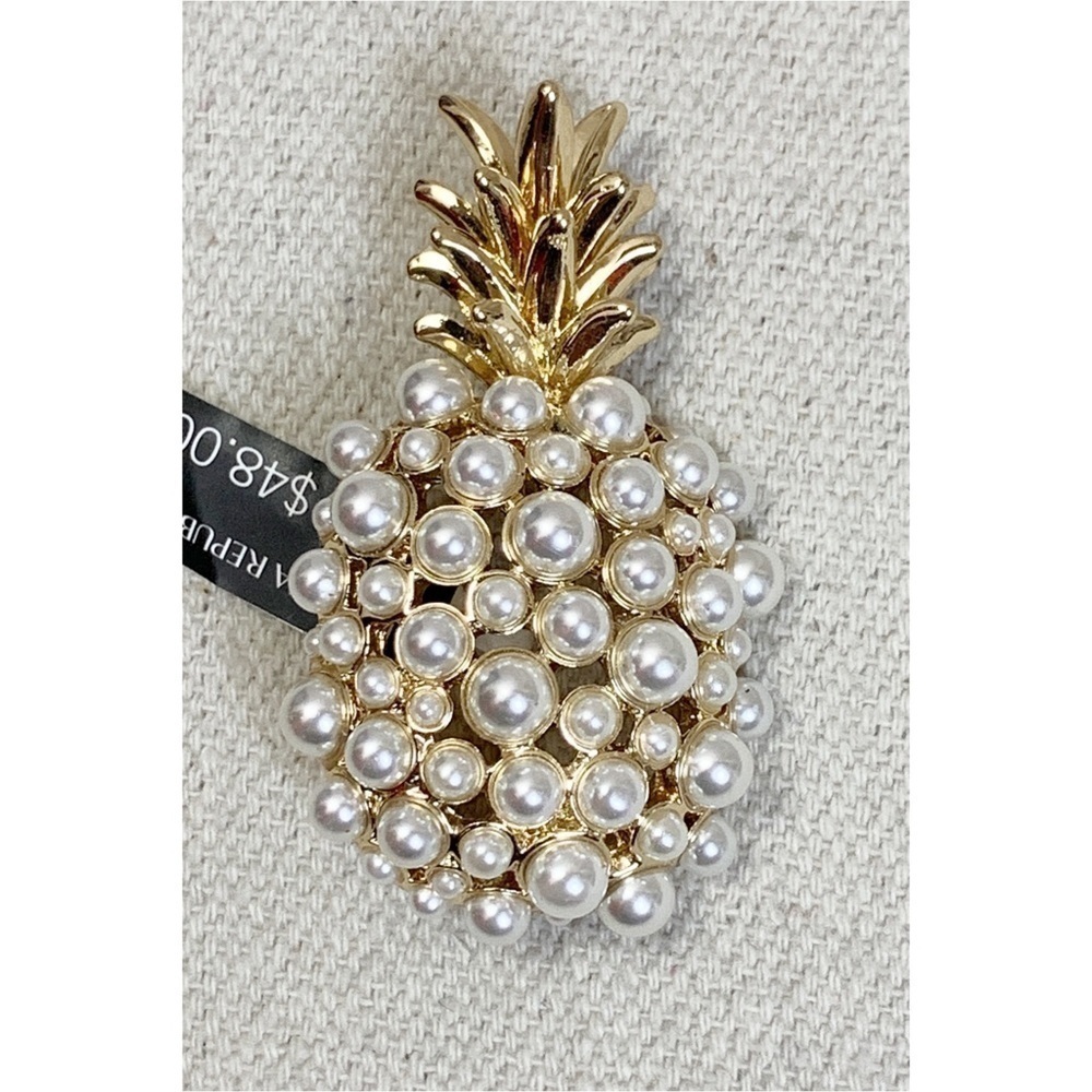 Banana Republic Goldtone white Pearl Pineapple Brooch Pin